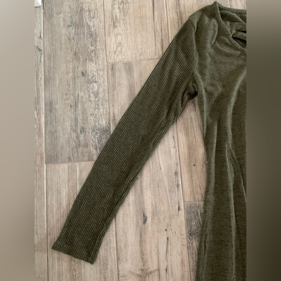 Bobbie Brooks Ladies Army Olive Green Criss Cross V-Neck Mini Dress Size Medium - Picture 3 of 5